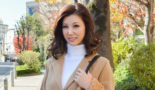 FC2-PPV 1334249 エリート女医４５歳が低学歴チンポに完全服従。若造に鍛え上げられた身体を好きなだけ責められ痙攣イキしまくる流出映像