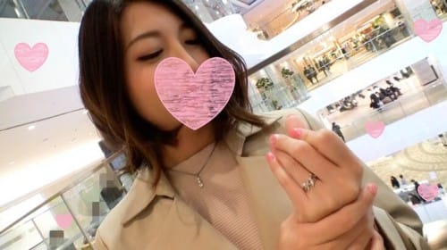 FC2-PPV 1352610 32歳 美巨尻102cmヒップ 大学生を馬乗りで犯すセレブ妻 何度でも勃起する絶倫チンポに歓喜の物凄い腰振り絶頂 お泊り3Ｐ中出し乱交