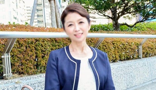 FC2-PPV 1397963 美しく貞淑な妻６３歳。４０年貞操を守ってきた熟女をハメ堕とす。