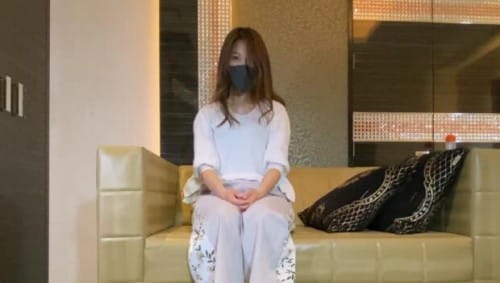FC2-PPV 1410382 初撮り！マリ23歳！現役の秘書が人生初の動画撮影★ロングヘアのスレンダー美女に背面手コキ、足コキをさせ最後は激しくハメて大量発射！