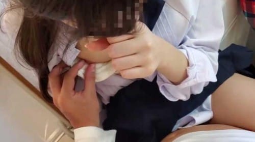 FC2-PPV 1472426 お嬢様女子校③彼女の家で親御さんに隠れてハメ撮り