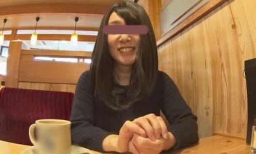 FC2-PPV 1593184 一人で寝取られにやって来た、小梅乳首のジャングル陰毛奥様の本気度を確認！ファミレスで露出を要望！そしてご主人に電話で実況報告