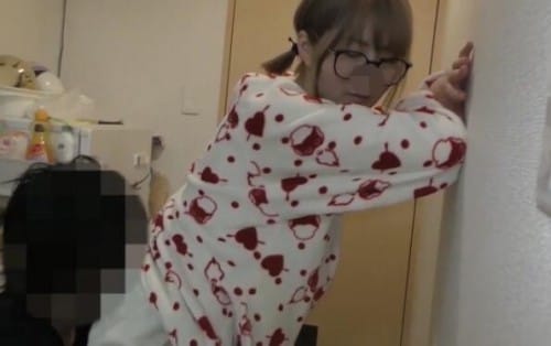 FC2-PPV 1745198 自宅で異物もチ〇ポも挿入されて中出しされる20歳の専門学生