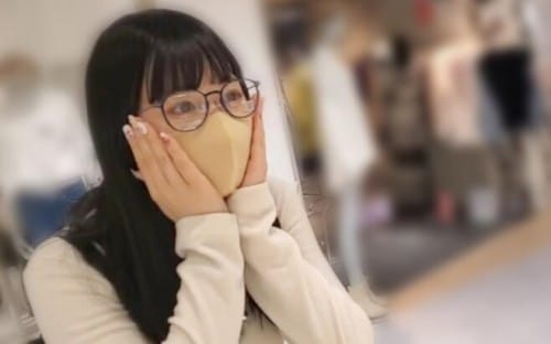 FC2-PPV 1816869 【無修正】地元でおとなしい専門学生は眼鏡を取ると淫乱だった マスクを剥ぎ取って生中出し！